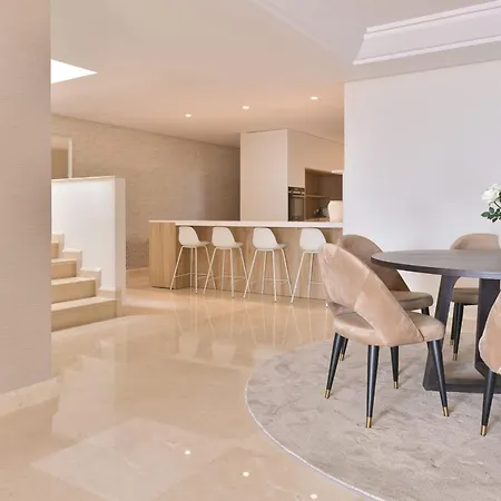 Spectacular Frontline Penthouse Μαρμπέλλα