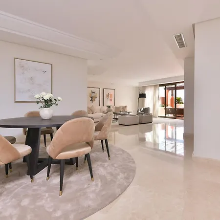 Spectacular Frontline Penthouse Марбелья