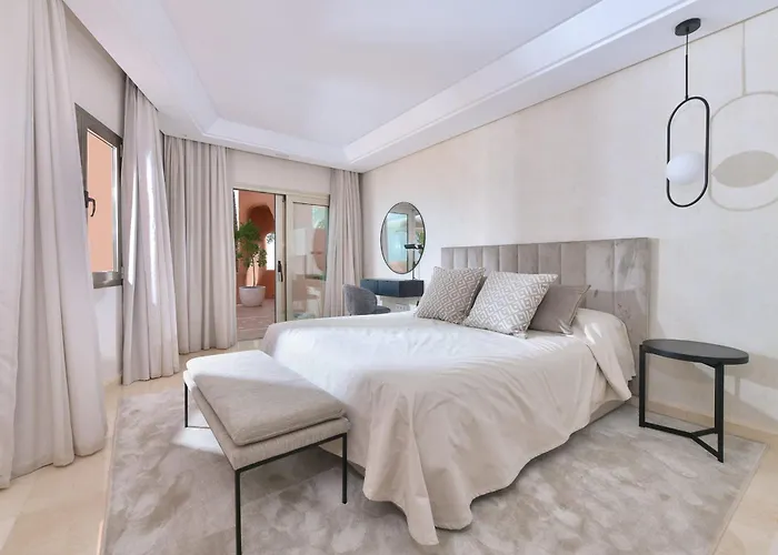 Апартаменти Spectacular Frontline Penthouse *