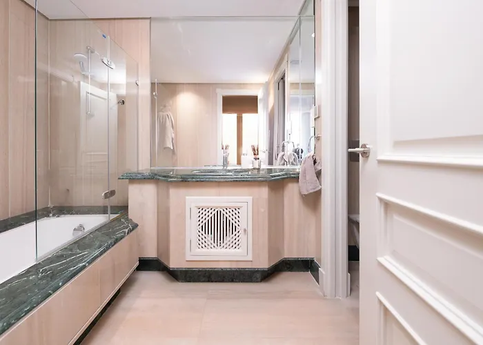 Spectacular Frontline Penthouse Апартаменти