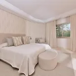 Spectacular Frontline Penthouse *