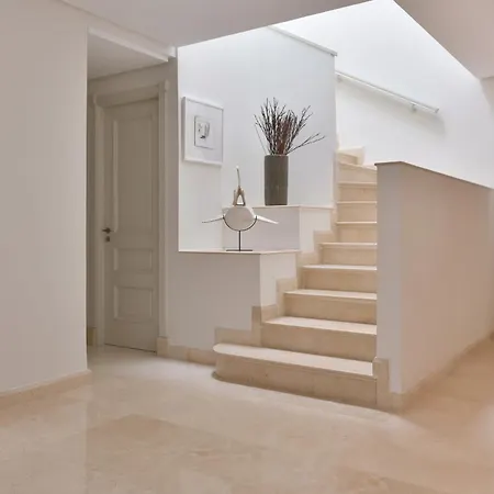 Spectacular Frontline Penthouse Apartment *
