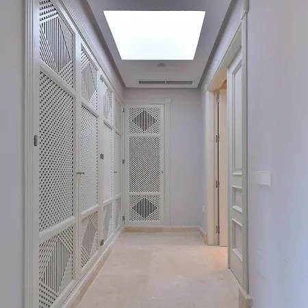 Апартаменти Spectacular Frontline Penthouse *
