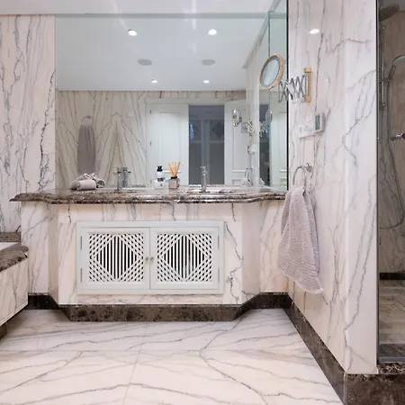 Spectacular Frontline Penthouse Lejlighed *