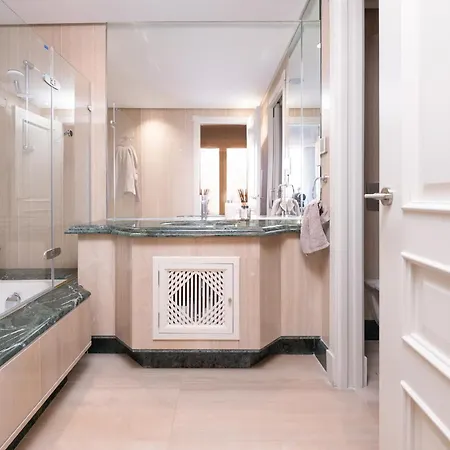 Spectacular Frontline Penthouse Lejlighed