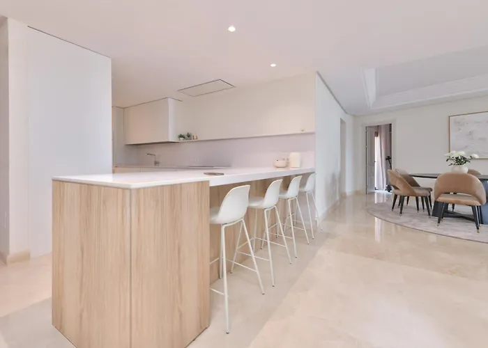 Апартаменти Spectacular Frontline Penthouse Марбелья