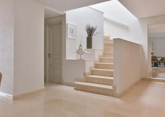 Spectacular Frontline Penthouse Apartment *