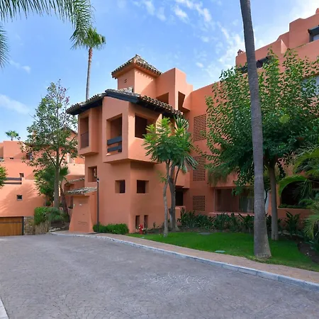 Daire Spectacular Frontline Penthouse Marbella